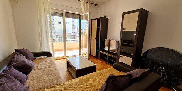 /В Будве, в районе Розино сдается на аренду 3-х комнатная квартира площадью 83 кв.м.